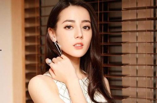 扒爷爆料新疆女星视频,真相与争议并存 第1张 扒爷爆料新疆女星视频,真相与争议并存 第1张